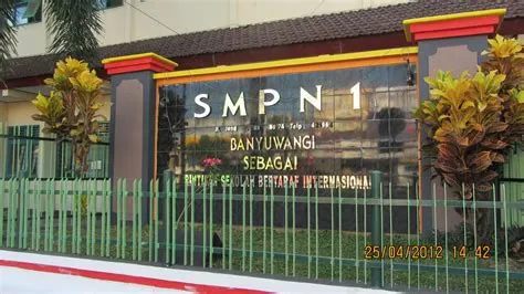Profil Top 5 SMP Terbaik di Kabupaten Banyuwangi Jawa Timur Berdasarkan ...