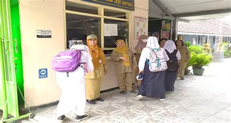 Pembiasaan 5S (Senyum, Sapa, Salam, Sopan dan Santun) | SMP NEGERI 1 ...