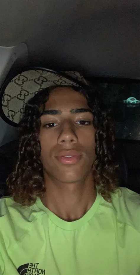 Épinglé par *:･ﾟ *:･ﾟ sur 𝐄𝐒𝐒𝐄𝐍𝐓𝐈𝐄𝐋𝐋𝐄 | Cheveux long homme, Coiffure ...