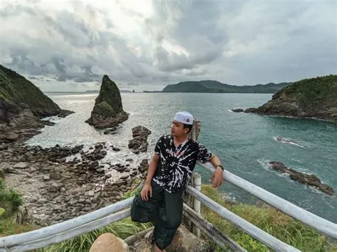 Keindahan Destinasi Wisata Favorit Pantai Payangan Jember - TOPWISATA