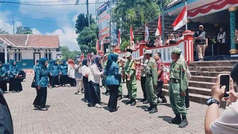 Foto Artikel : Mahasiswa UNEJ FIB Sastra Indonesia hadiri Bunga Desaku ...