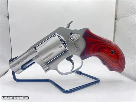 SMITH & WESSON 60-14 Lady Smith .357 MAG