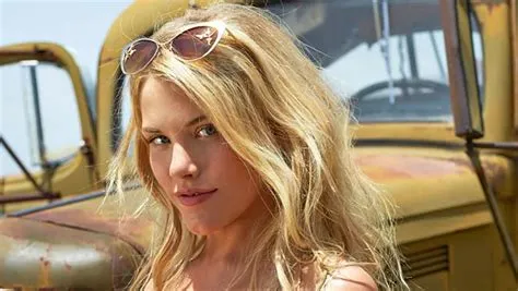 Ashley Smith Channeled Road Trip Chic During Her SI Swim Photoshoot on ...