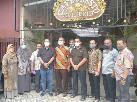 Cafe & Resto Abah Yakub Dengan Ciri khas Gurami Bakar Murah Meriah ...