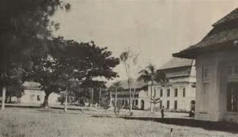 Universitas Airlangga [PT.00] – Surabaya Tempo Doloe