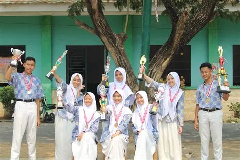 SMP Islam Terpadu Al-Izzah - KEREN (Kreatif, Edukatif, Religius ...