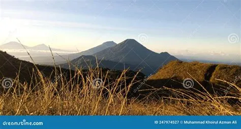 View Gunung Sindoro Sumbing Stock Image - Image of nature, plain: 247974527