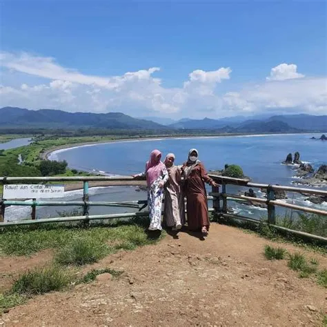 Teluk Love di Jember, Wisata Teluk Berbentuk Hati dengan Pemandangan ...
