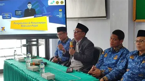 Rektor Kukuhkan dan Sematkan Lanyard & Pin kepada Relawan Pajak UIN ...