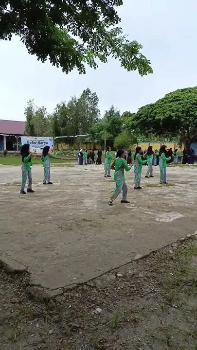 Senam kreasi siswa SMPN 6 SAMBALIUNG - YouTube