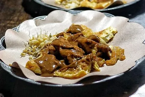 Lezatnya Tahu Tek, Kuliner Rumahan Legendaris Khas Surabaya : Okezone ...