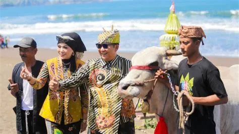 Festival Alat Transportasi Tradisional Pegon di Pantai Watu Ulo Jember