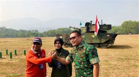 Medium Tank Buatan Pindad Jalani Uji Gempur di Bandung | kumparan.com
