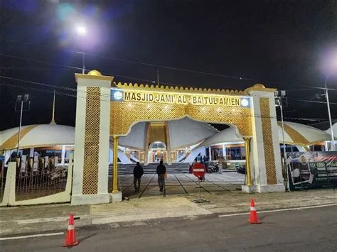 Mengenal Masjid Agung Jami’ Al Baitul Amien Jember Jawa Timur ...