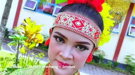 Jember Fest "Tari Lahbako" Siswi SMPN 1 Jombang Jember - YouTube