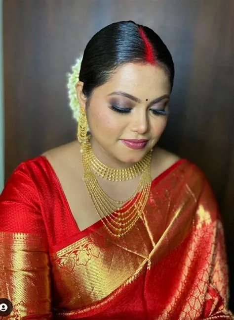 by Poonam Vishwa on My gold | Bridal makeup looks, Bengali bridal ...