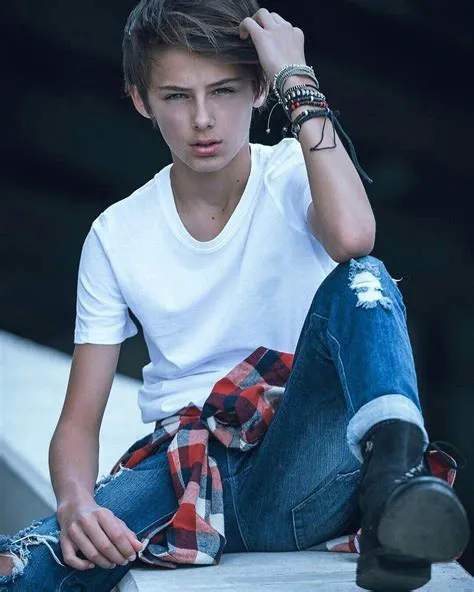 #WilliamMiller Cute Teenage Boys, Teen Boys, Fashion Week, Boy Fashion ...