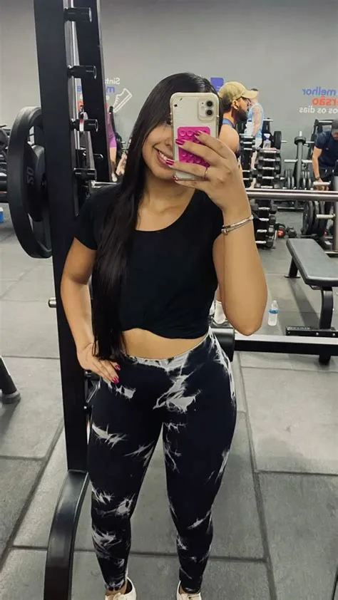 de Karollinyfreire em Pins criados por você | Trajes esportivos ...