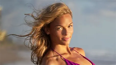 Anna Hall Is Fiercely Gorgeous in These 6 Photos From Her SI Swimsuit Debut