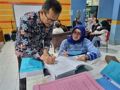 UPT SPF SMPN 6 Makassar Sekolah Pertama Yang Menyelesaikan Dokumen KOSP ...