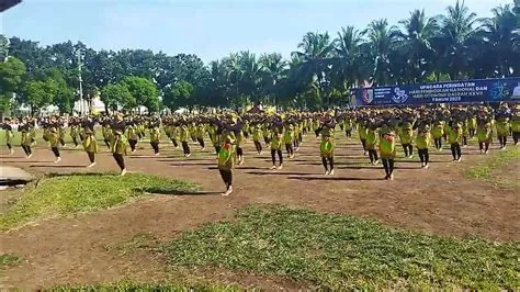 Tari Lahbako Massal Kabupaten Jember - YouTube