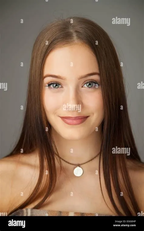 Portrait de la belle jeune fille de 15 ans Photo Stock - Alamy
