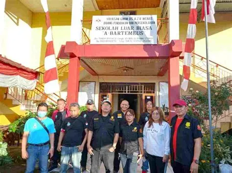 Meriahkan HUT ke-77 RI, IWO Minahasa dan LPK RI Sulut Berbagi Kasih ...