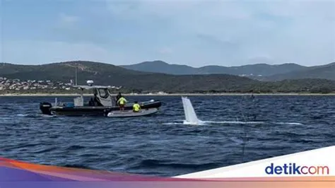Heroik! Pesawat Mendarat Darurat di Laut, Demi Hindari Turis di Pantai