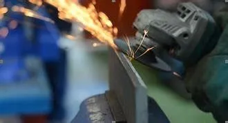 Gambar 1. Pemotongan Bahan Las SMAW Sambungan las Kampuh V Posisi 1G b ...