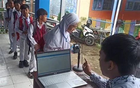 Sekolah Di Banjarmasin Gunakan E-Presensi