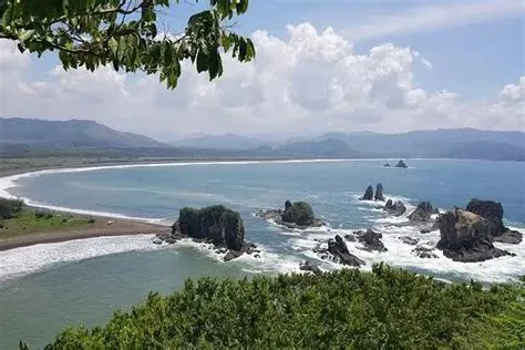 Teluk Love Jember, Destinasi Wisata Keluarga dengan Pemandangan ...