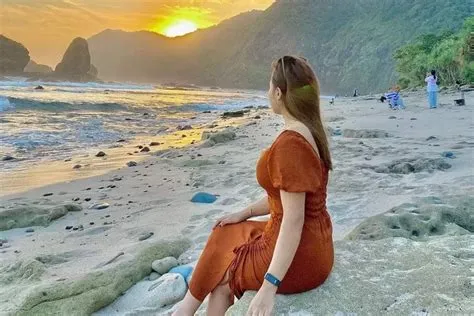 3 Rekomendasi Wisata Pantai di Jember Jawa Timur, Kaum Hawa Wajib ...