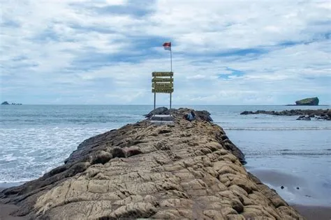 Legenda Pantai Watu Ulo Jember, Ada Batu seperti Ular Raksasa