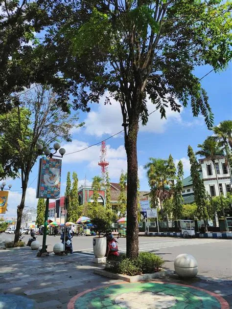 Alun-Alun Jember Jawa Timur, Wisata Asyik Spot Nongkrong Tengah Kota ...
