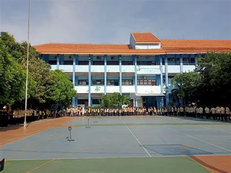 Halal Bihalal di Hari Pertama Sekolah SMK Negeri 3 Surabaya
