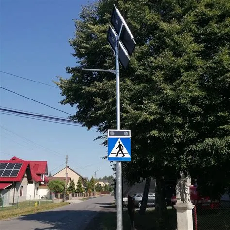 Lampa uliczna solarna 36W o wąskim obszarze oświetlenia bezpośrednio ...