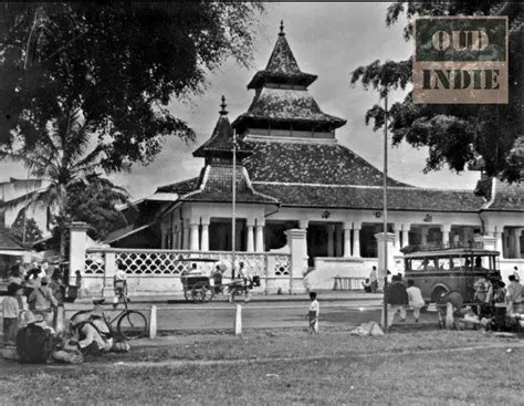 Masjid alun-alun Bandung antara tahun 1920-1930 | Arsitektur ...