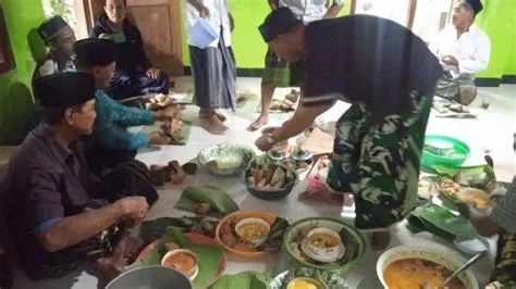 Menilik Tradisi Lebaran Ketupat alias Kupatan di Ambulu Jember, Gelar ...