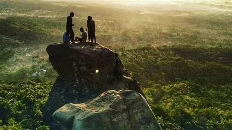 12 Wisata Alam Jember yang Memesona, dari Pantai hingga Bukit ...
