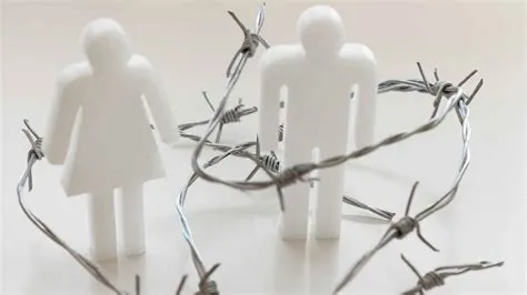 C'est quoi une relation toxique ? 4 Signes & 3 causes