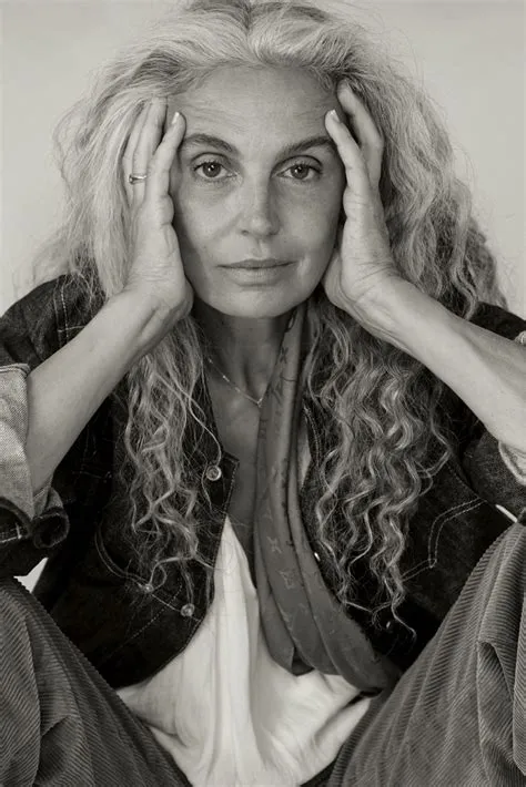 Milva - iconicfocus | Maquillaje para fotografia, Retratos, Pelo con canas