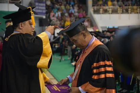 Rektor Wisuda 1.356 Lulusan Unimed - Buser Online