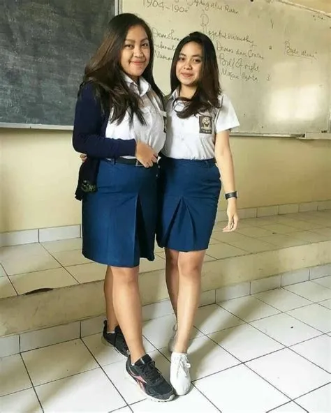 Kenapa Siswi SMA Pamer Paha Mulus dan Rok Mini? - Dzargon