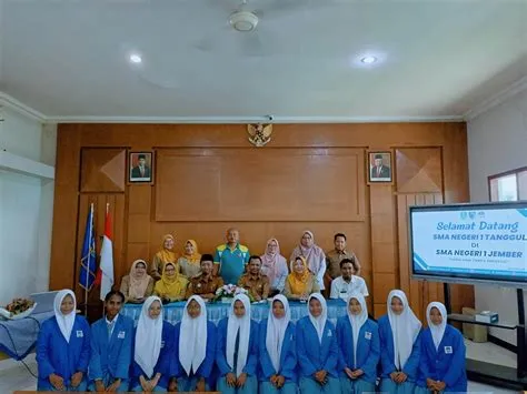 Kegiatan Short Course SMA Negeri 1 Tanggul di SMA Negeri 1 Jember - SMA ...