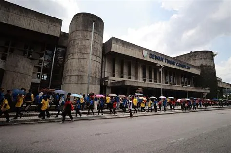 UM Ranks 60th In QS World University Rankings, Only M'sian Uni In Top ...