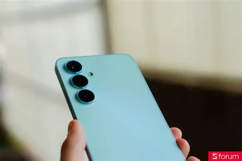 Trên tay nubia V80 Max: Đẹp như Samsung S25, pin 6000mAh