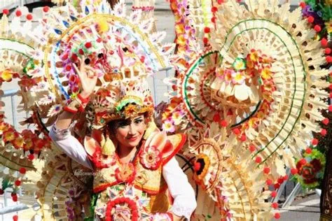 BALI Wonderful Artchipelago Indonesia (WACI) Jember Fashion Carnaval ...