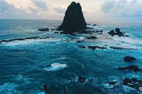 Misteri dan Mitos Pantai Papuma, Jember: Pesona Keindahan Alam yang ...