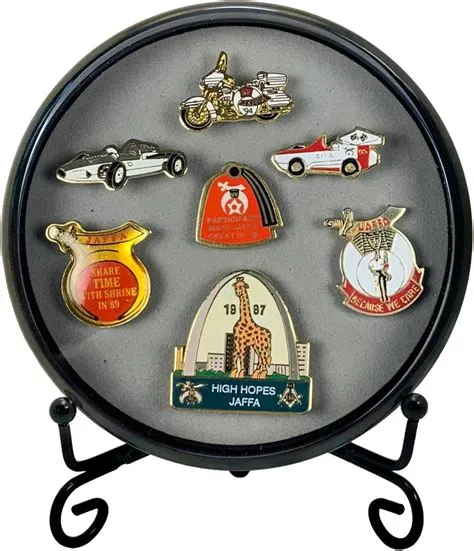 Amazon.com: Kudos Pin Display Case with Stand - Shadow Box for Lapel ...