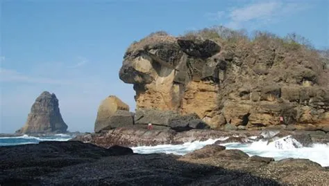 Pesona Watu Ulo Paling Hits di Jember : Okezone Women